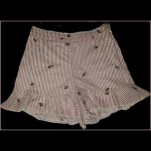 🍍JOA Ruffled floral embroidered shorts